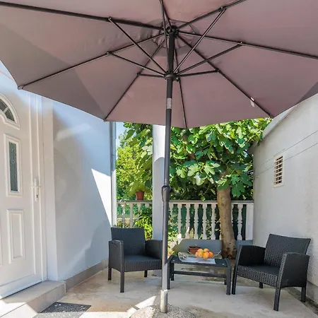 Ema Апартаменты Задар