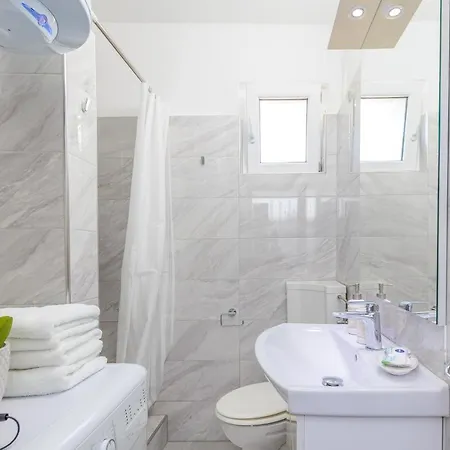 Апартаменти Ema