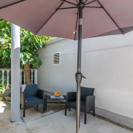 Ema Apartment *